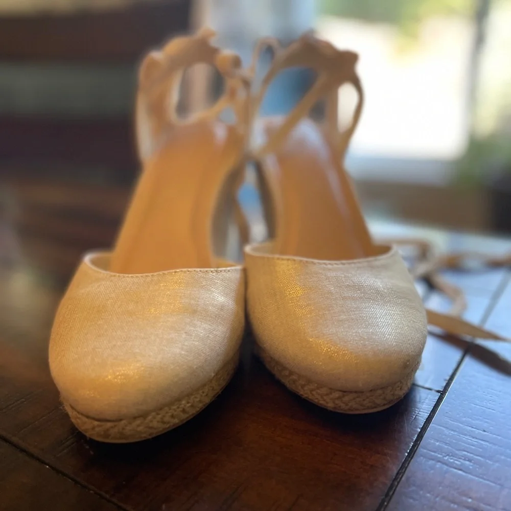 KELLY & KATIE Metallic Wrap Wedge Sandals, size 8.5 - Picture 4 of 7